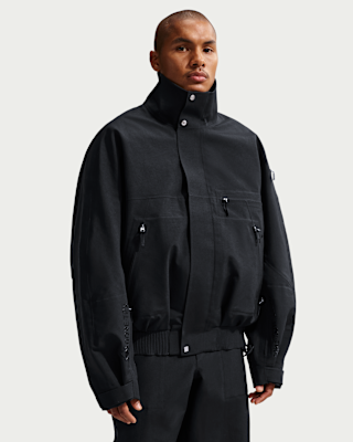 Nike x Jacquemus GORE-TEX 二合一外套。Nike TW